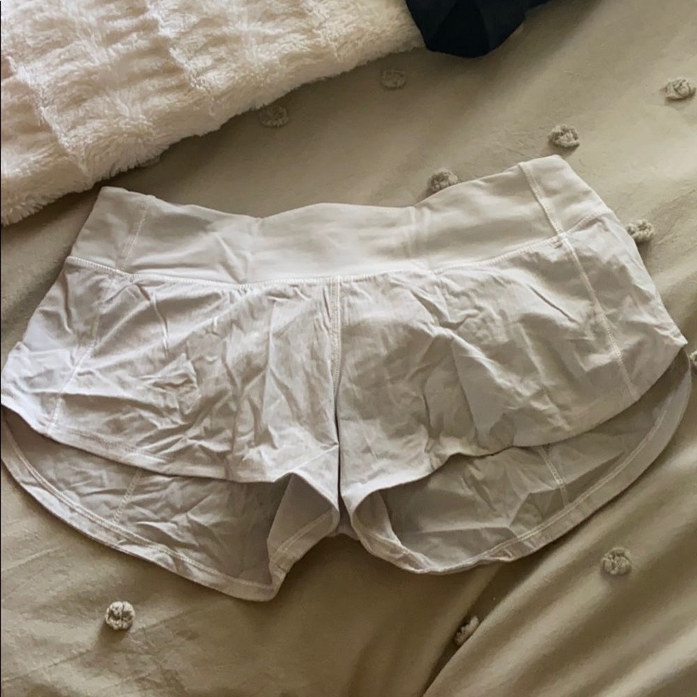 Lululemon White Speed Up Short 2.5’